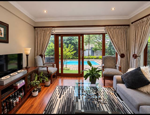5 BEDROOM FREEHOLD FOR SALE IN MIDSTREAM ESTATE